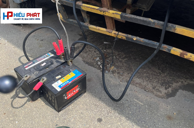 kích bình ắc quy ô tô 24/24 tại thủ đức
